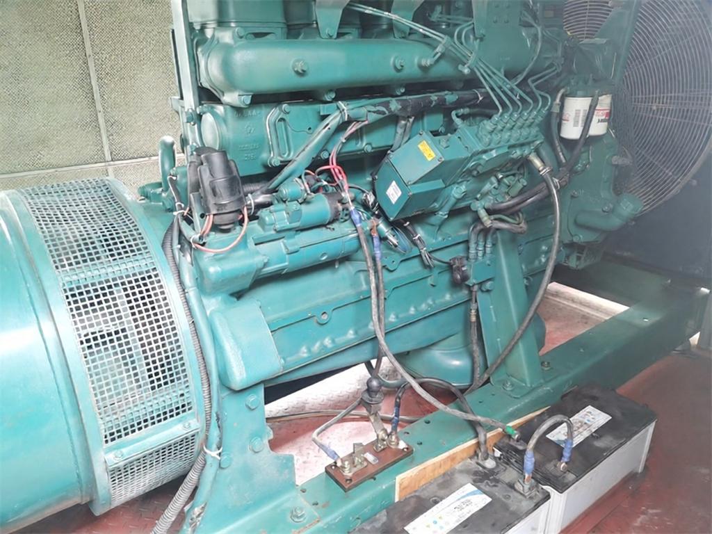 沃尔沃TAD1641GE柴油发动机侧面特写,绿色V型6缸原装机,24V电启动,配套400KW发电机组核心动力